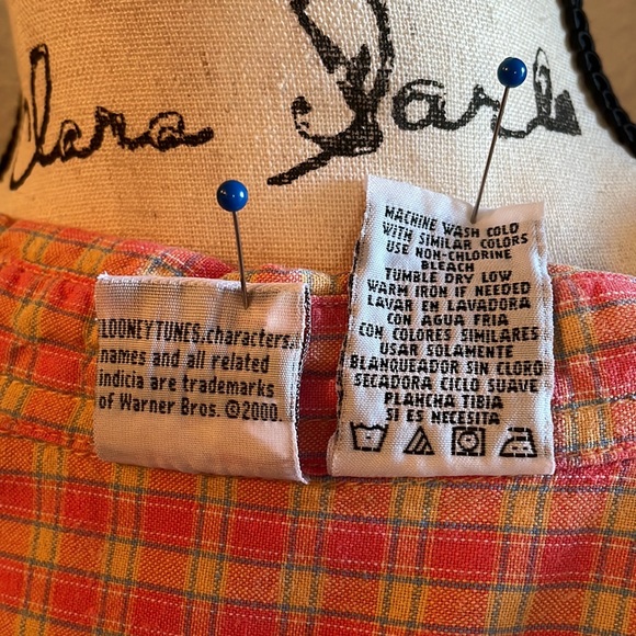 Tweety collared button down sleeveless top. Sz small - Picture 12 of 12